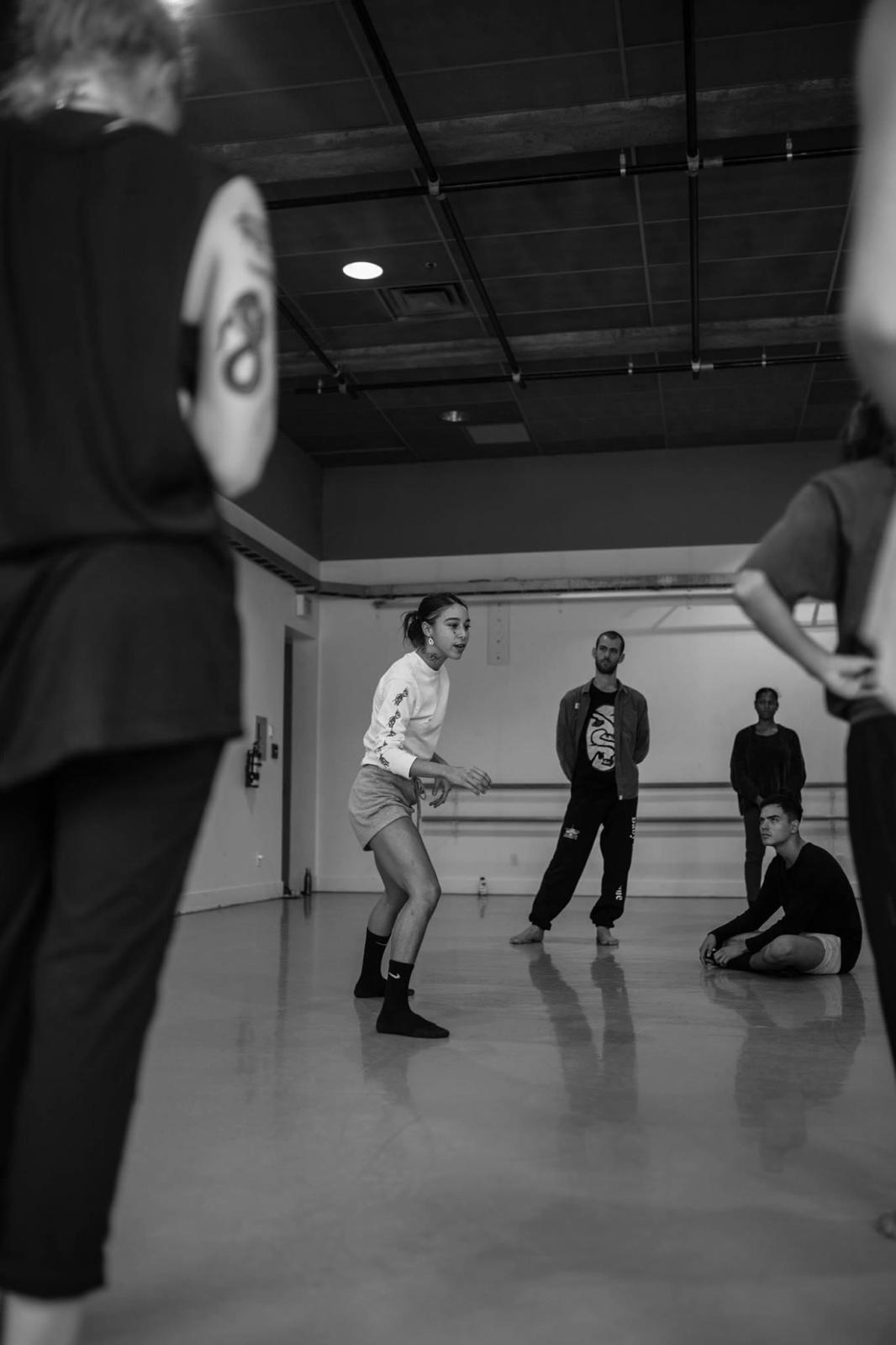 Yasmin Lindberg-Mahmoud teaching a movement class